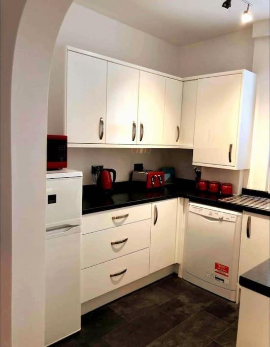 Sunny Seaside Beach House Lytham Centre Sleeps 8 Lytham St Annes Bagian luar foto