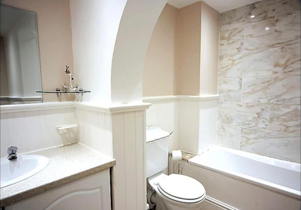 Sunny Seaside Beach House Lytham Centre Sleeps 8 Lytham St Annes Bagian luar foto