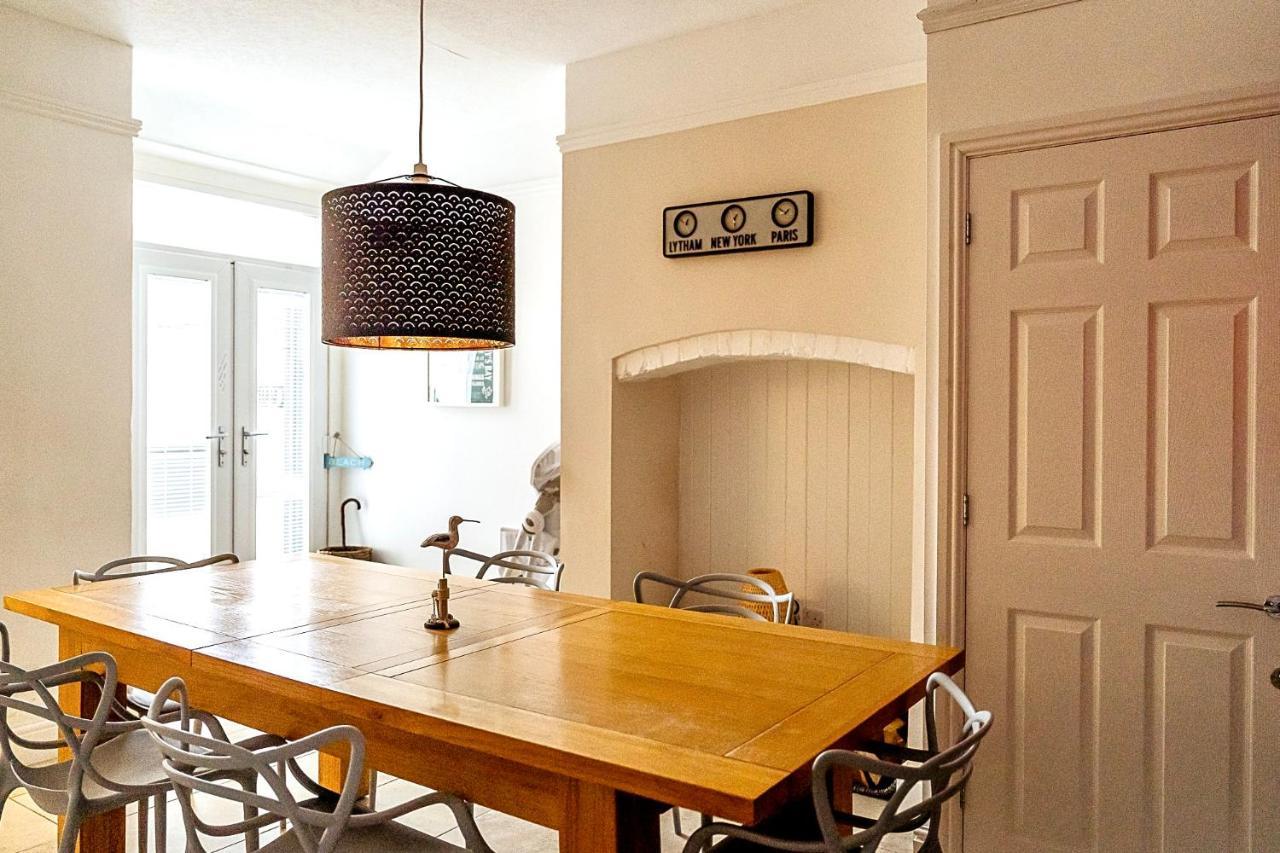 Sunny Seaside Beach House Lytham Centre Sleeps 8 Lytham St Annes Bagian luar foto